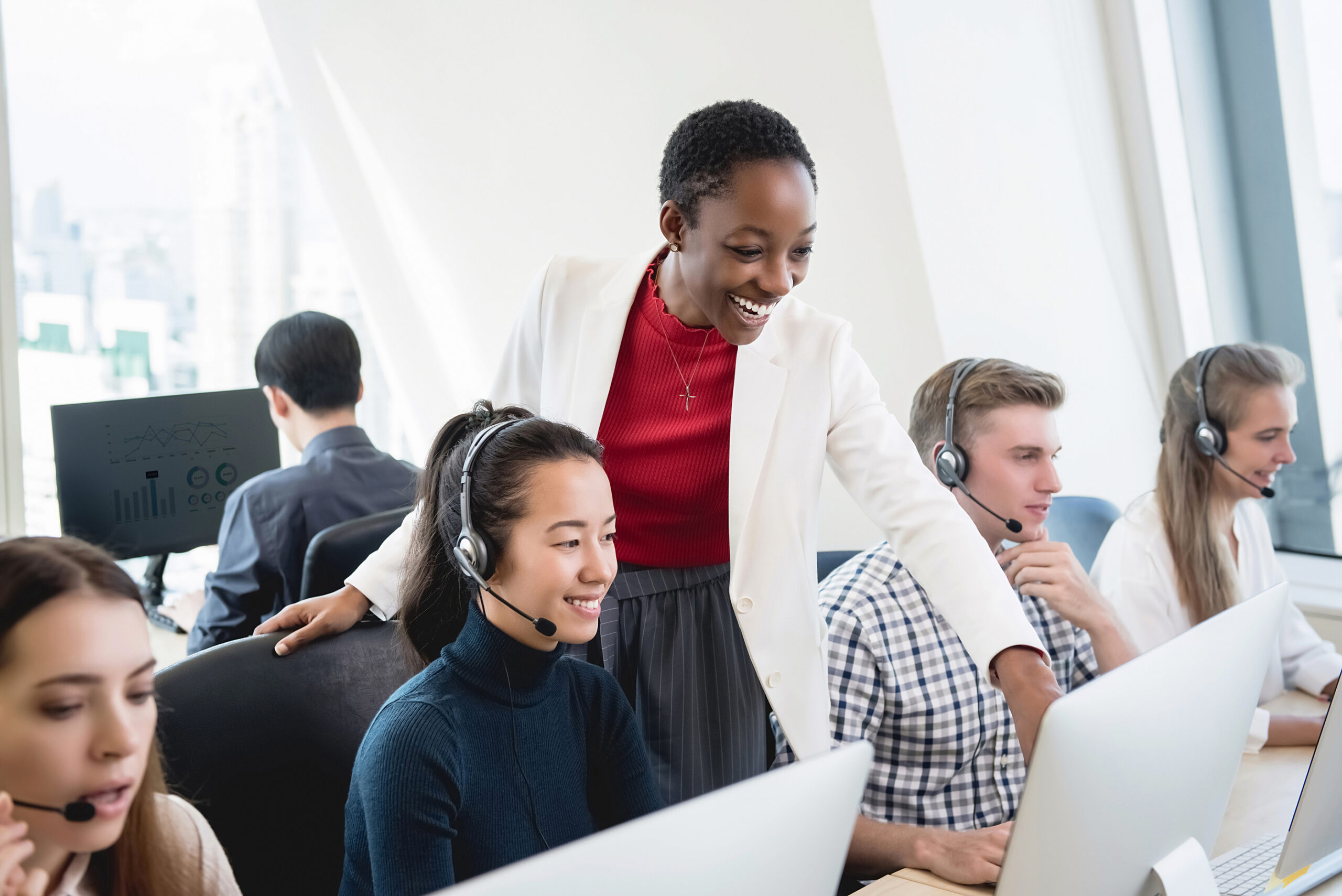 Sales-manager-coaching-her-telesales-team-scaled