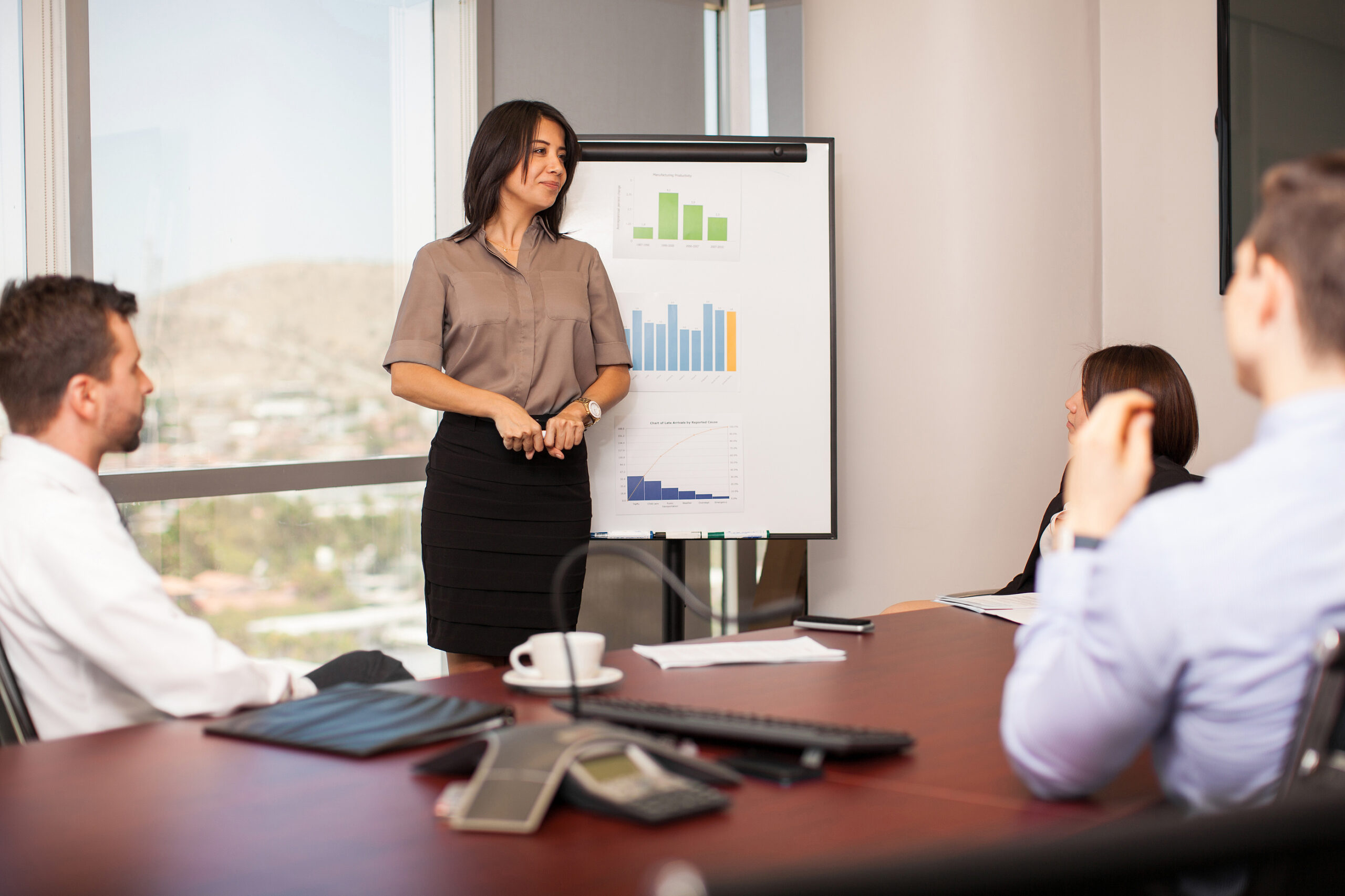Sales-manager-discussing-pipeline-and-targets