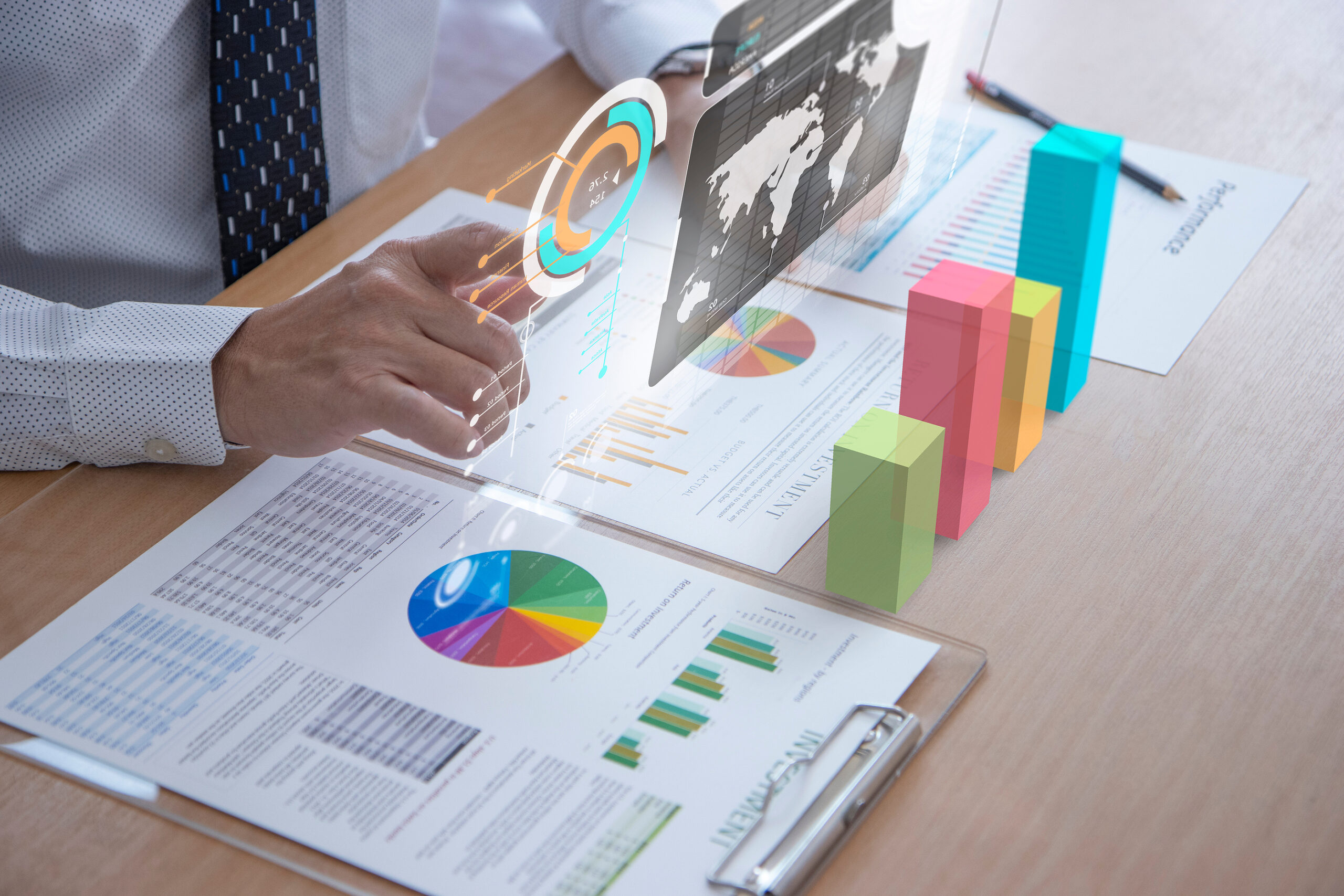 Salesperson-analysing-data-dashboard