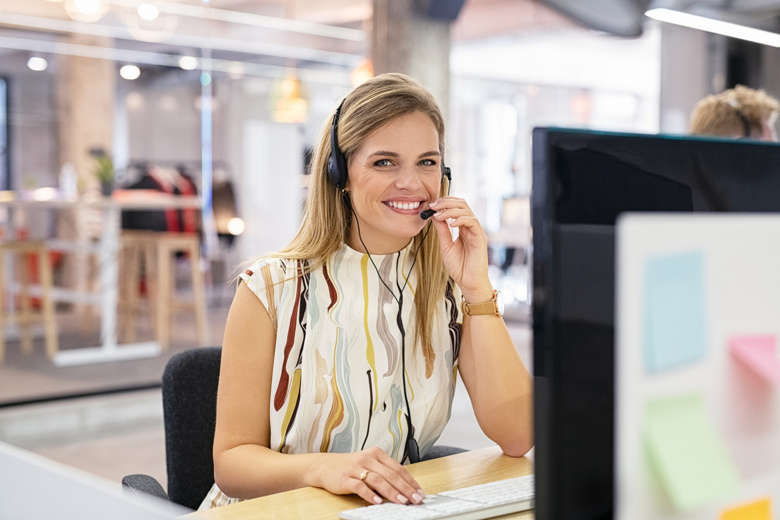 salesperson-with-headset-at-desk