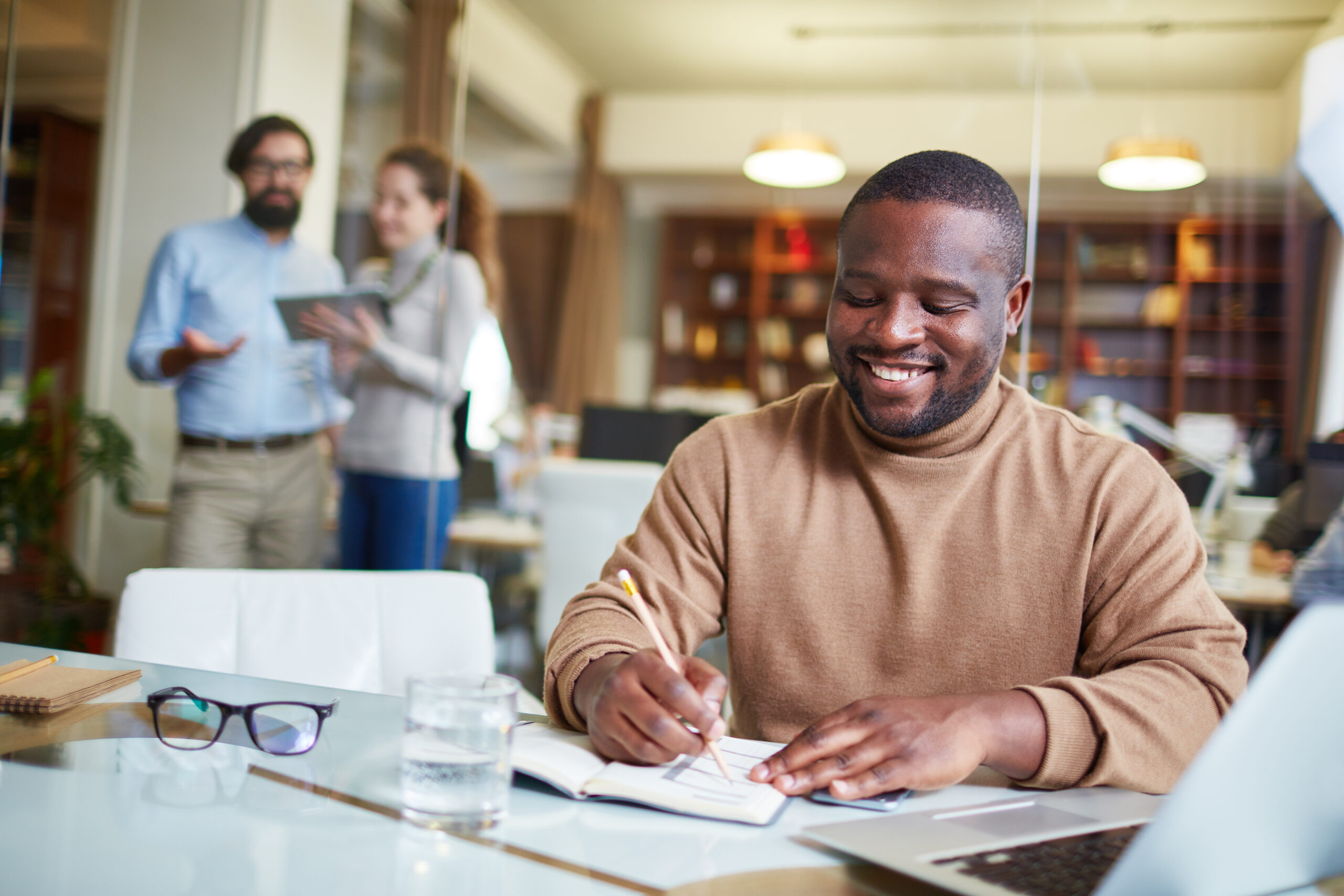 Salesperson-taking-note